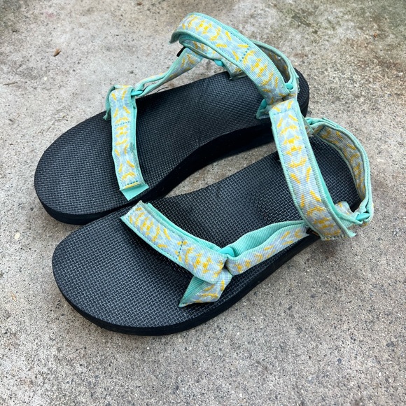 TEVA midform sandals Women’s, Size 10 - Picture 3 of 3